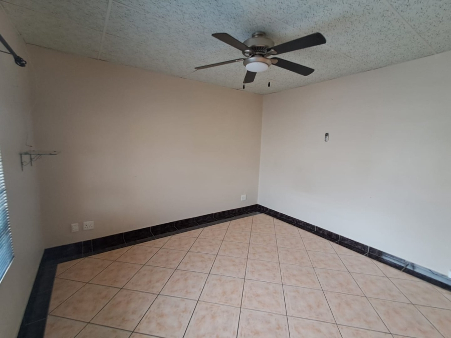 4 Bedroom Property for Sale in Roylglen Gardens Northern Cape